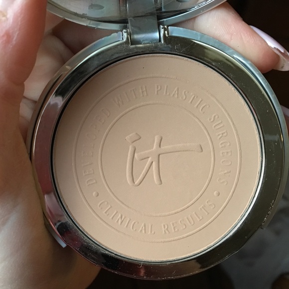 it cosmetics Other - IT COSMETICS Airbrush Perfecting Powder